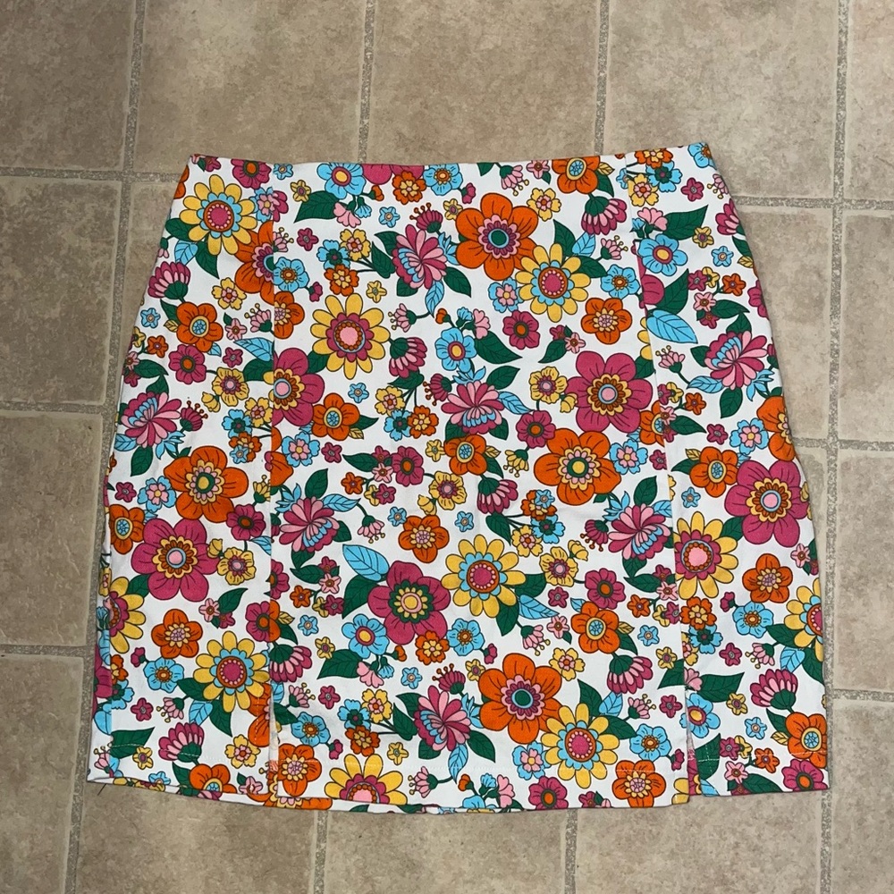 Love on a Hanger Floral skirt size 7
